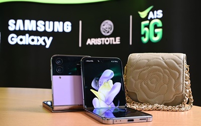 สายแฟห้ามพลาด ซื้อ Galaxy Z Flip4 ที่ AIS  รับฟรี กระเป๋าจากแบรนด์ Aristotle สีพิเศษ พร้อมขาย 16 ธ.ค. นี้