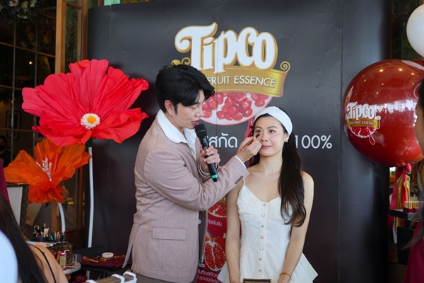 ทิปโก้ ร่วมกับ น้องฉัตร เมคอัพอาร์ติสชื่อดัง จัดกิจกรรมเวิร์คชอป “Tipco Super Fruit Makeover”  ผิวสวยฉ่ำรับซัมเมอร์ เปลี่ยนลุคคุณเป็นคนใหม่ 